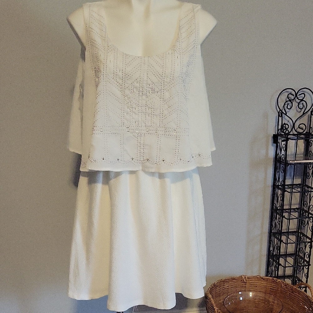 Womens White Flowing Dress ...size XL